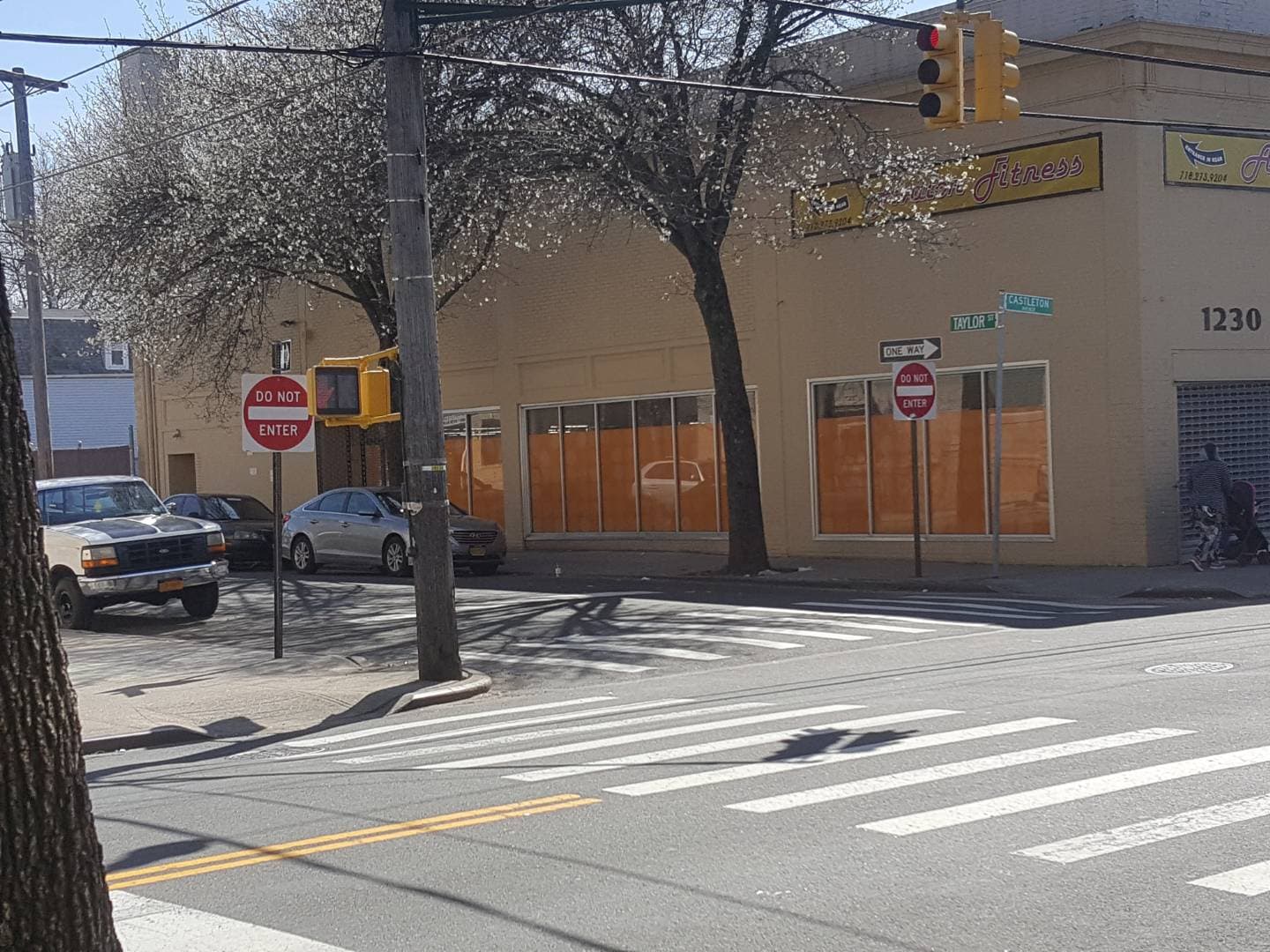 Castleton Avenue commercial lease — exterior or interior view